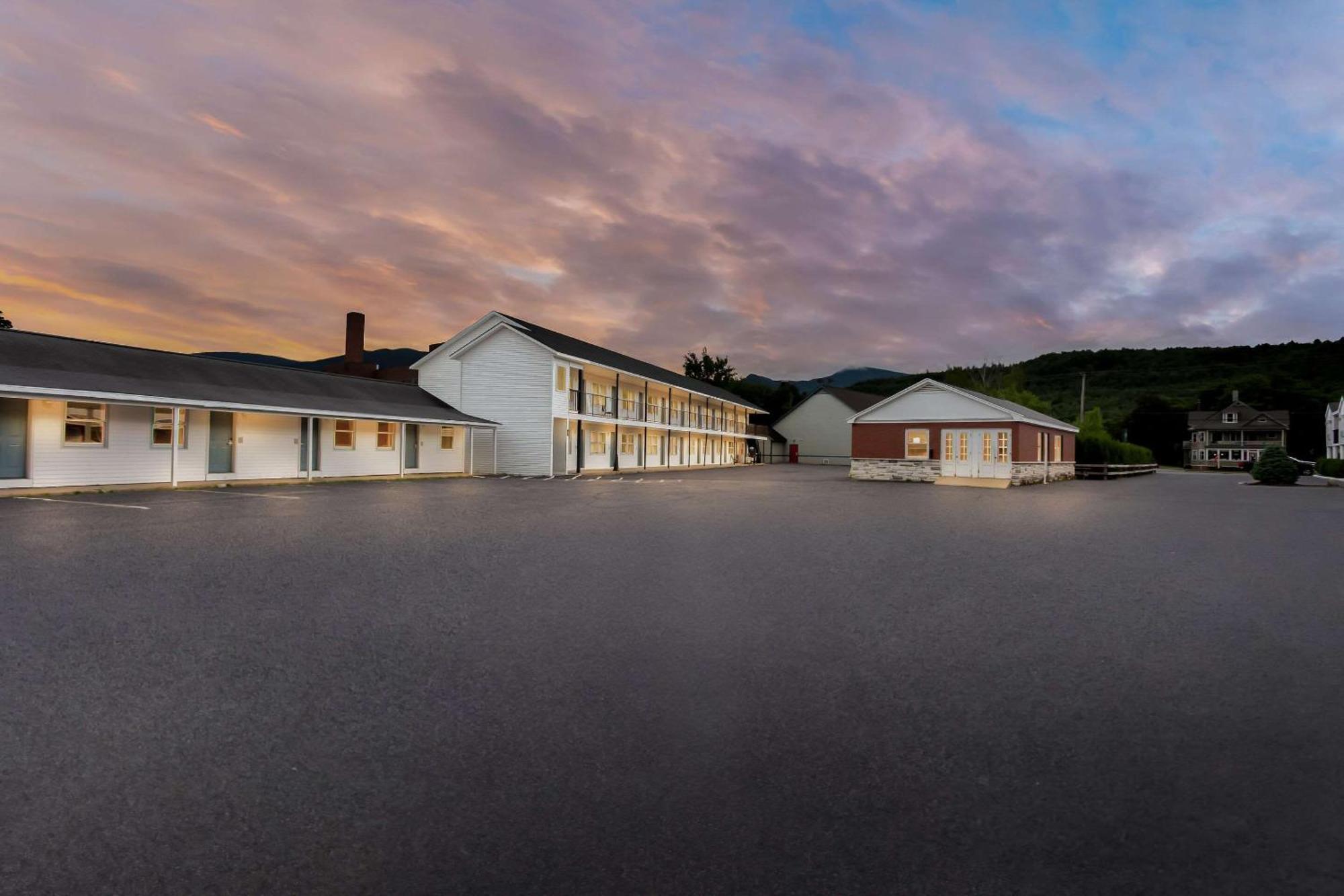 Rodeway Inn Gorham Exterior foto