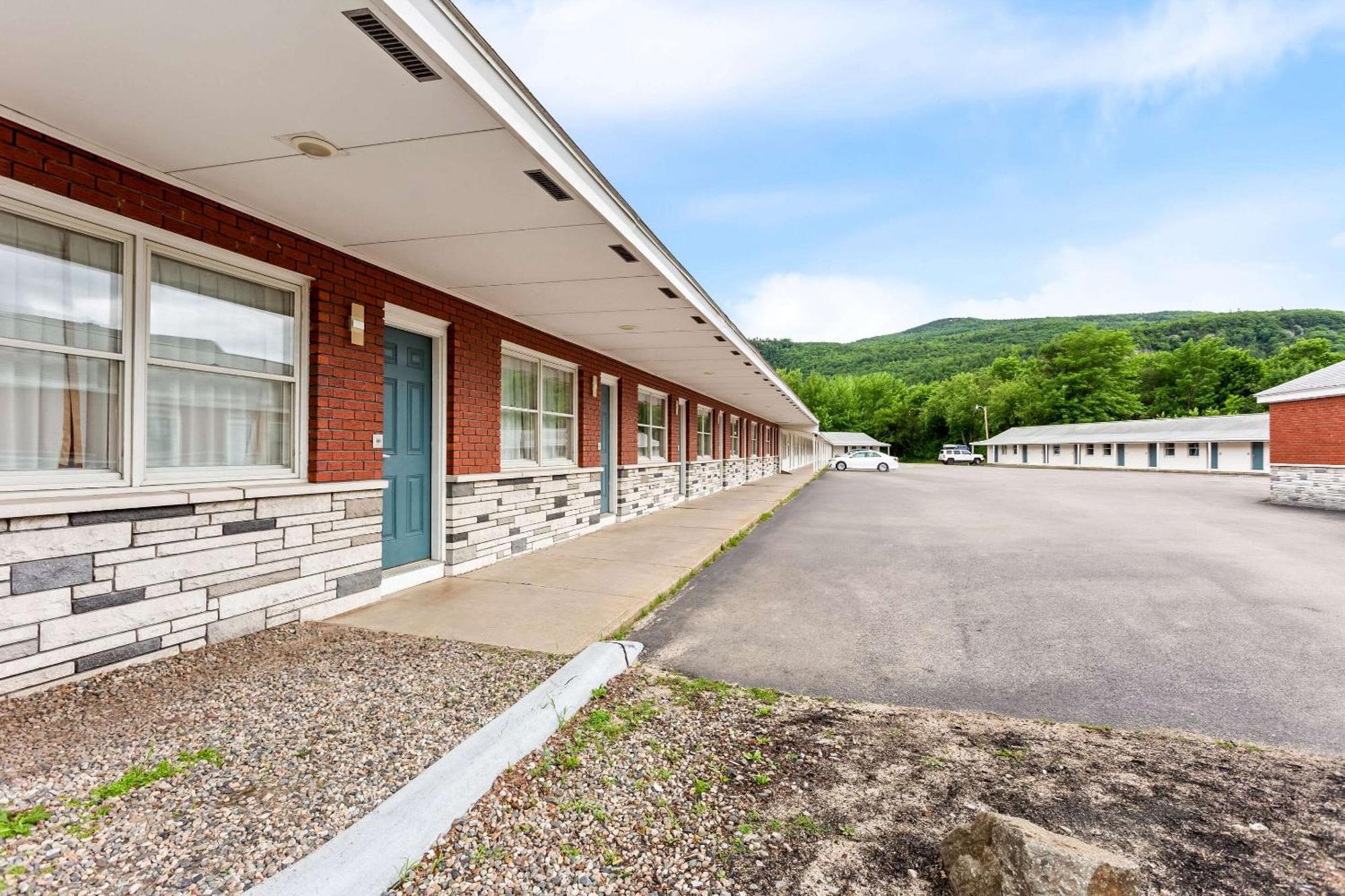 Rodeway Inn Gorham Exterior foto